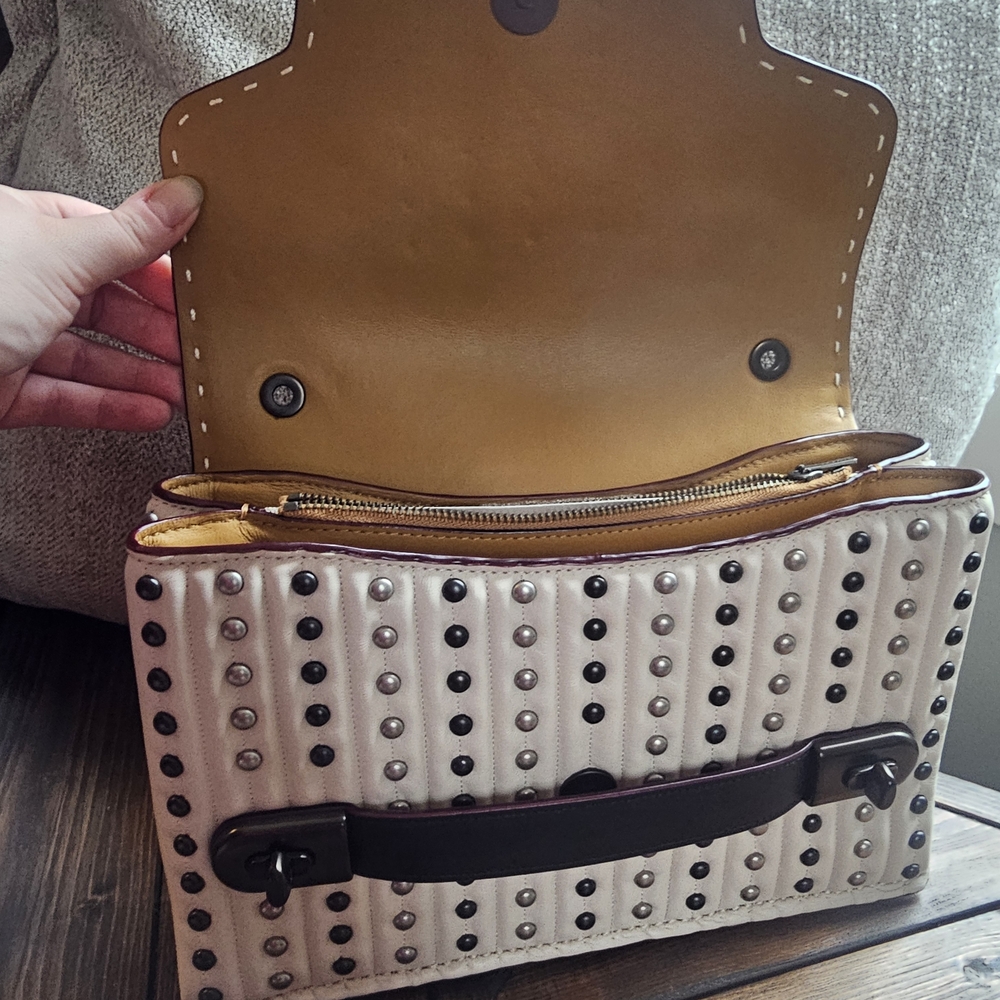 Coach Swagger Chain Crossbody - Picture 4 of 9